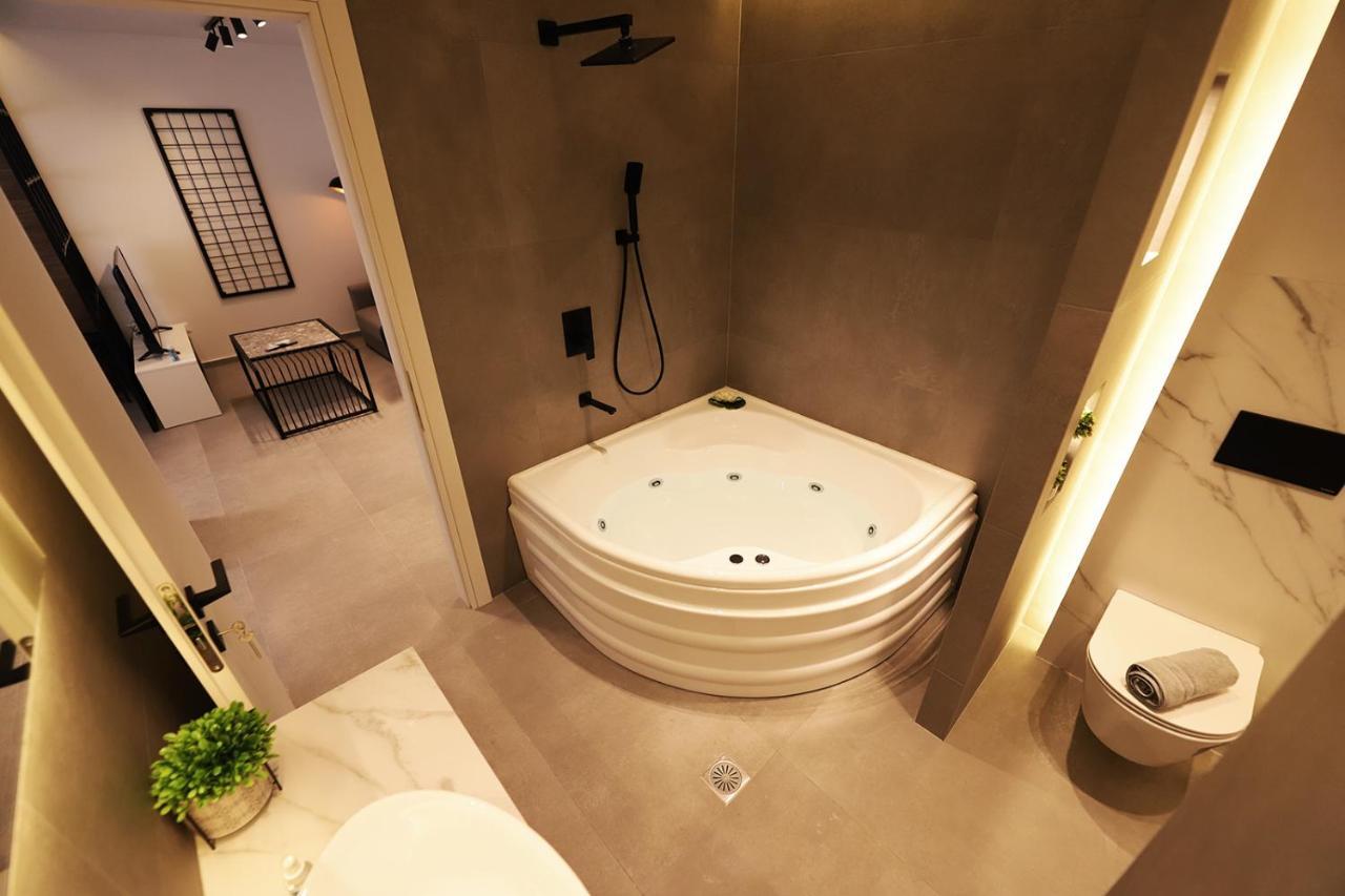 K58 Luxury Apartment Monastiraki Metro Station Acropolis Jacuzzi أثينا المظهر الخارجي الصورة